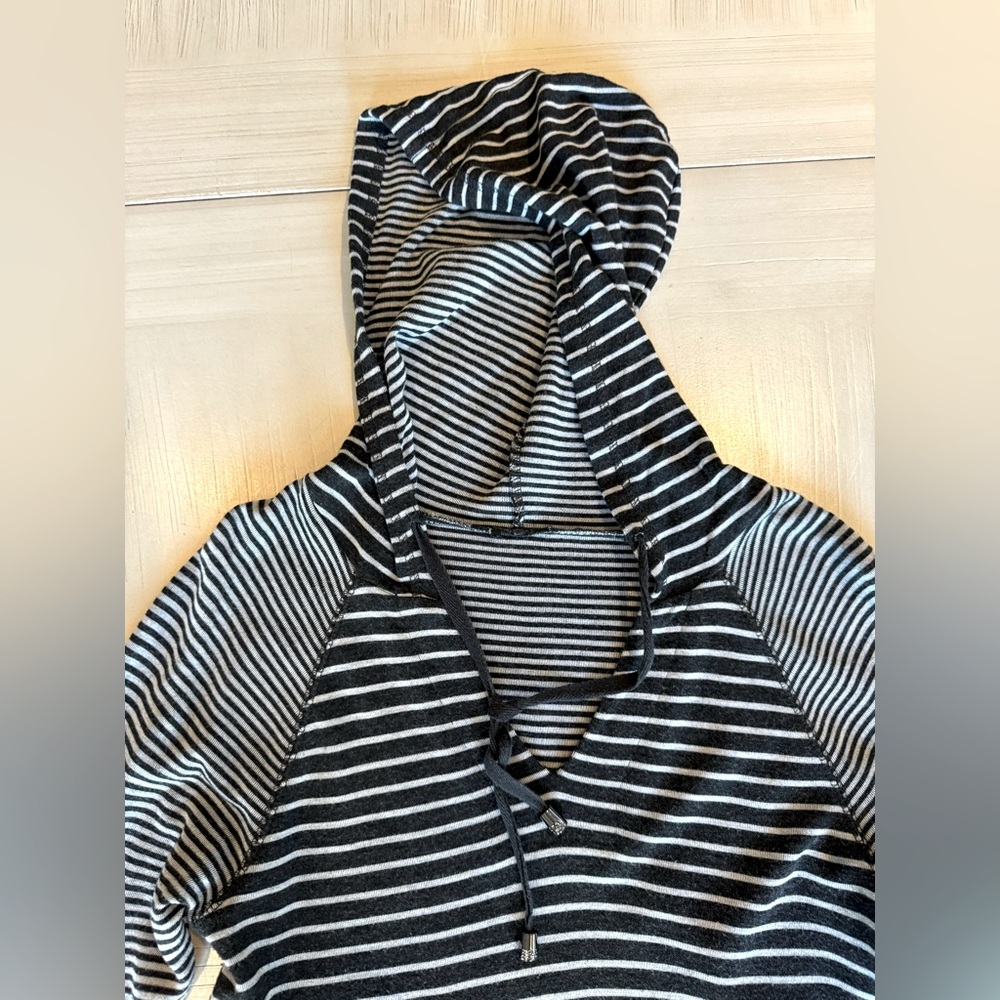Striped Hooded Pullover Hi-Low Hem & Kangaroo Pocket - Size S - Picture 12 of 14
